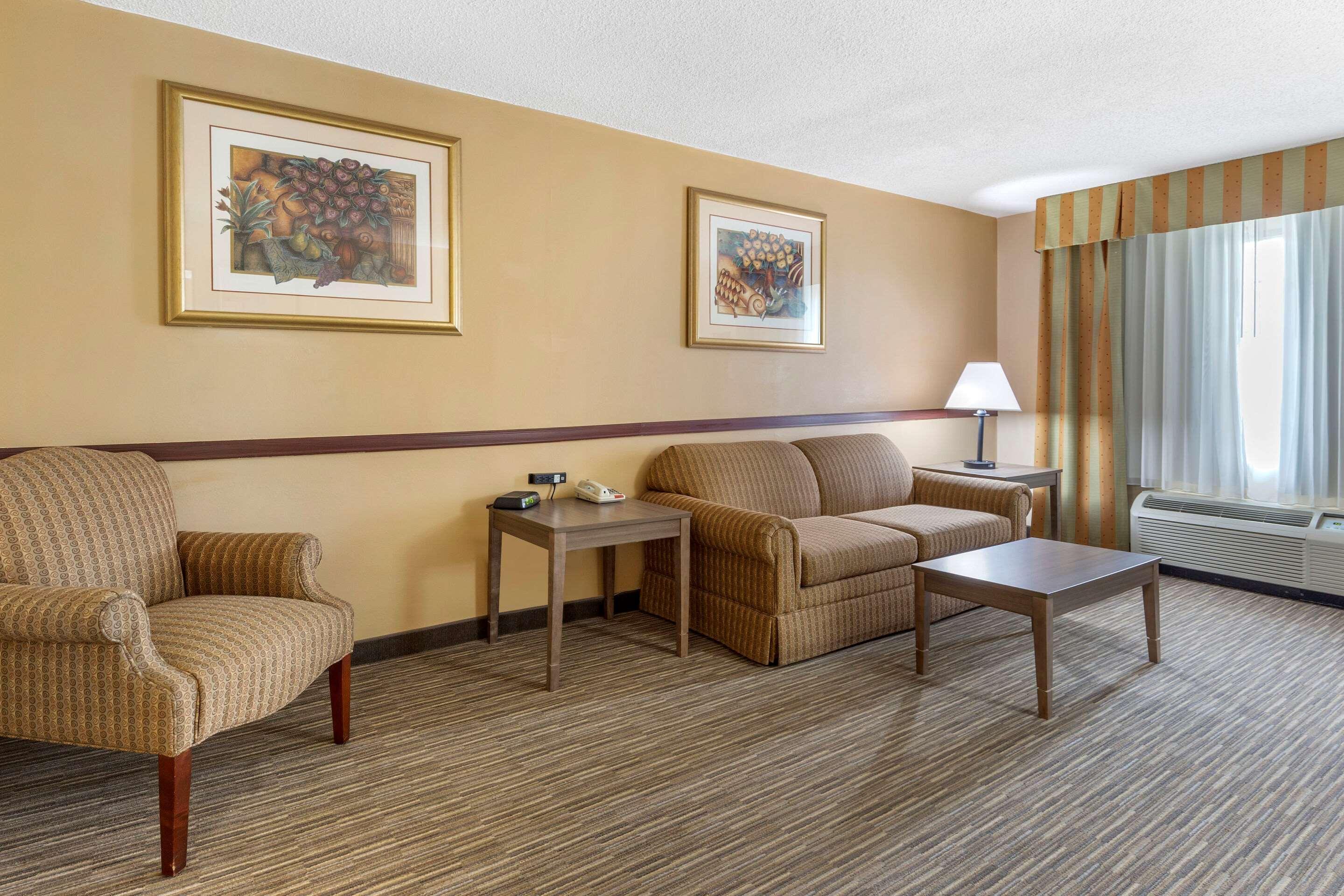 Quality Inn & Suites Hanes Mall Winston-Salem Ngoại thất bức ảnh