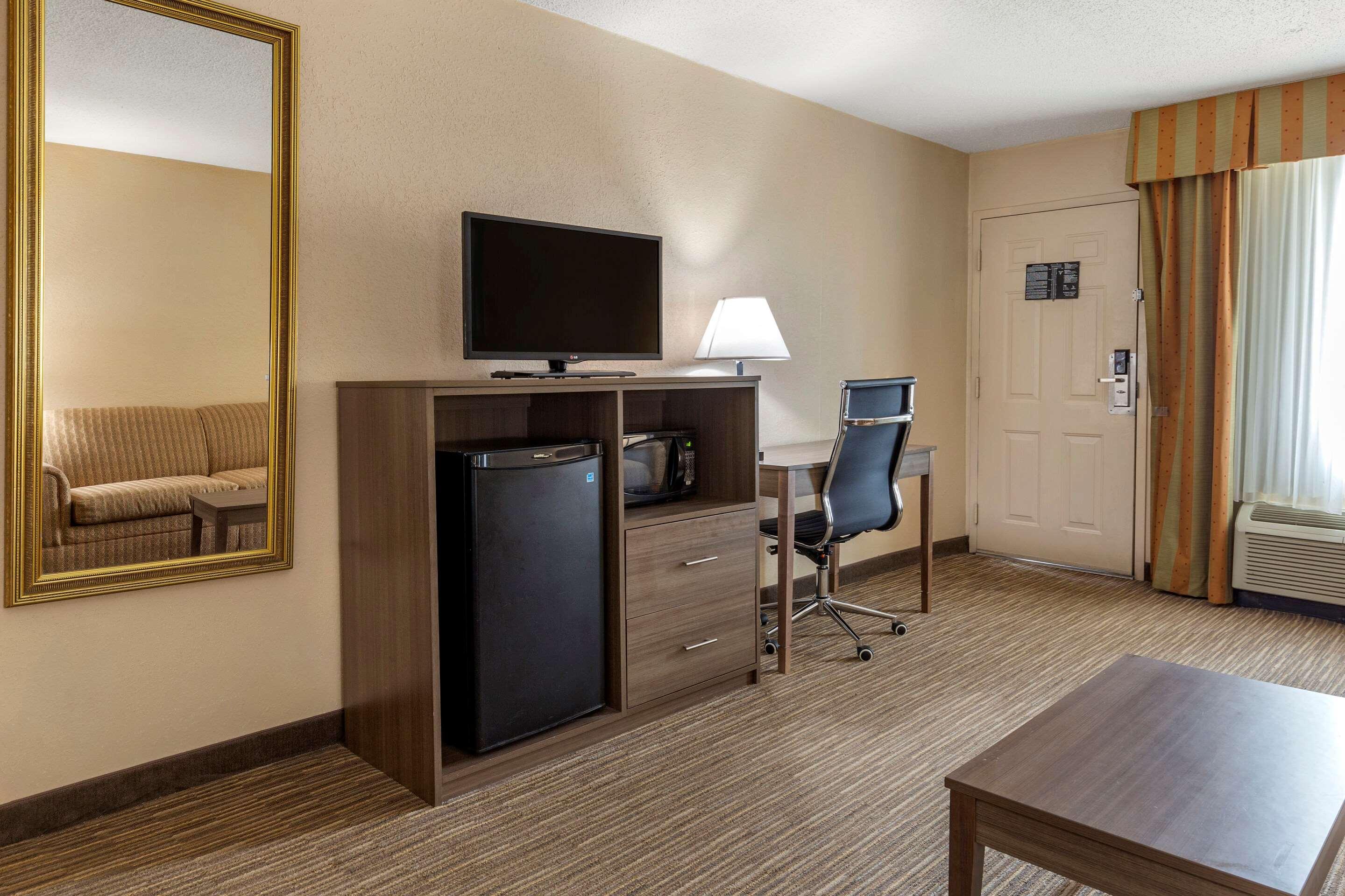 Quality Inn & Suites Hanes Mall Winston-Salem Ngoại thất bức ảnh
