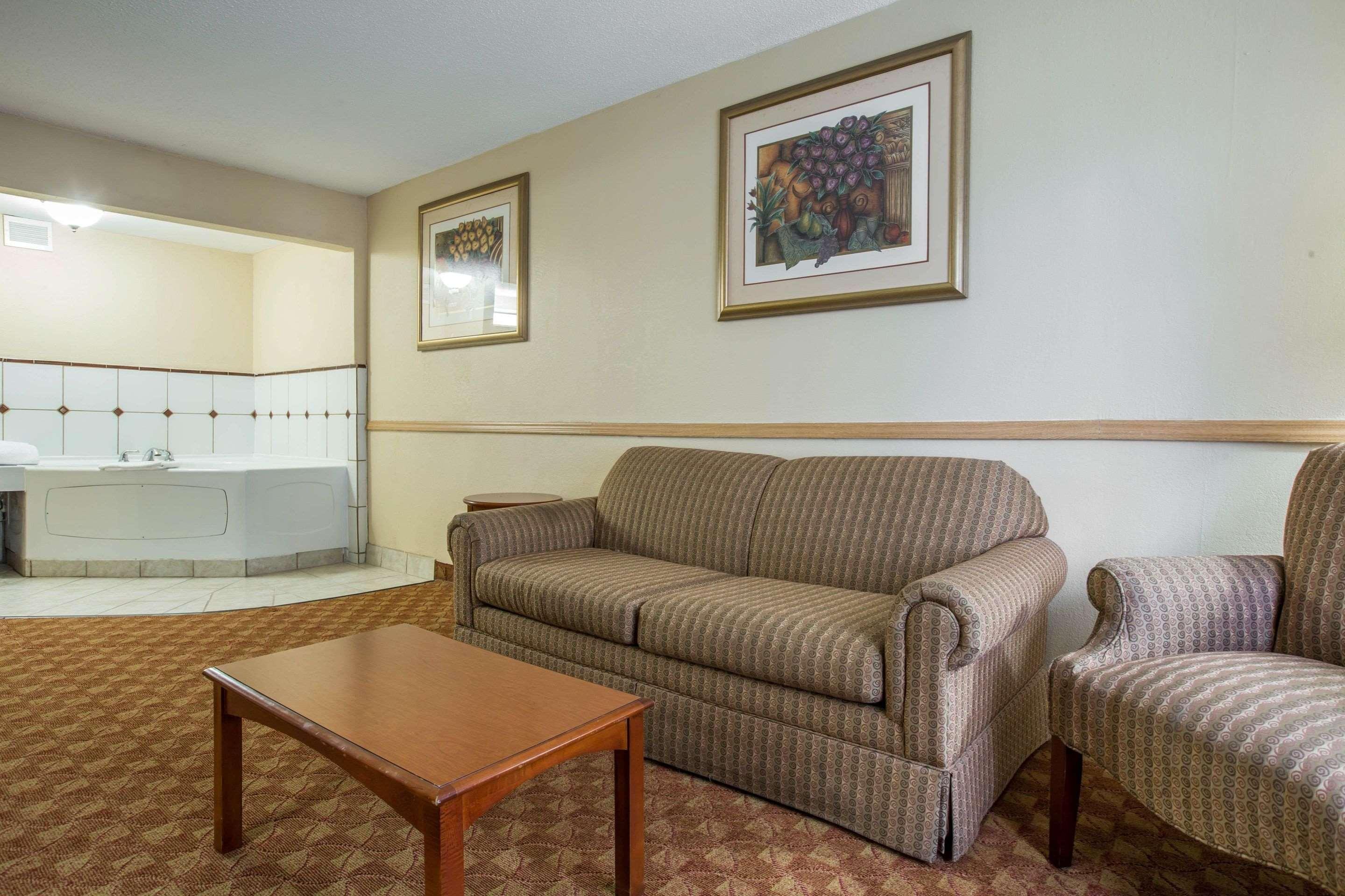 Quality Inn & Suites Hanes Mall Winston-Salem Ngoại thất bức ảnh
