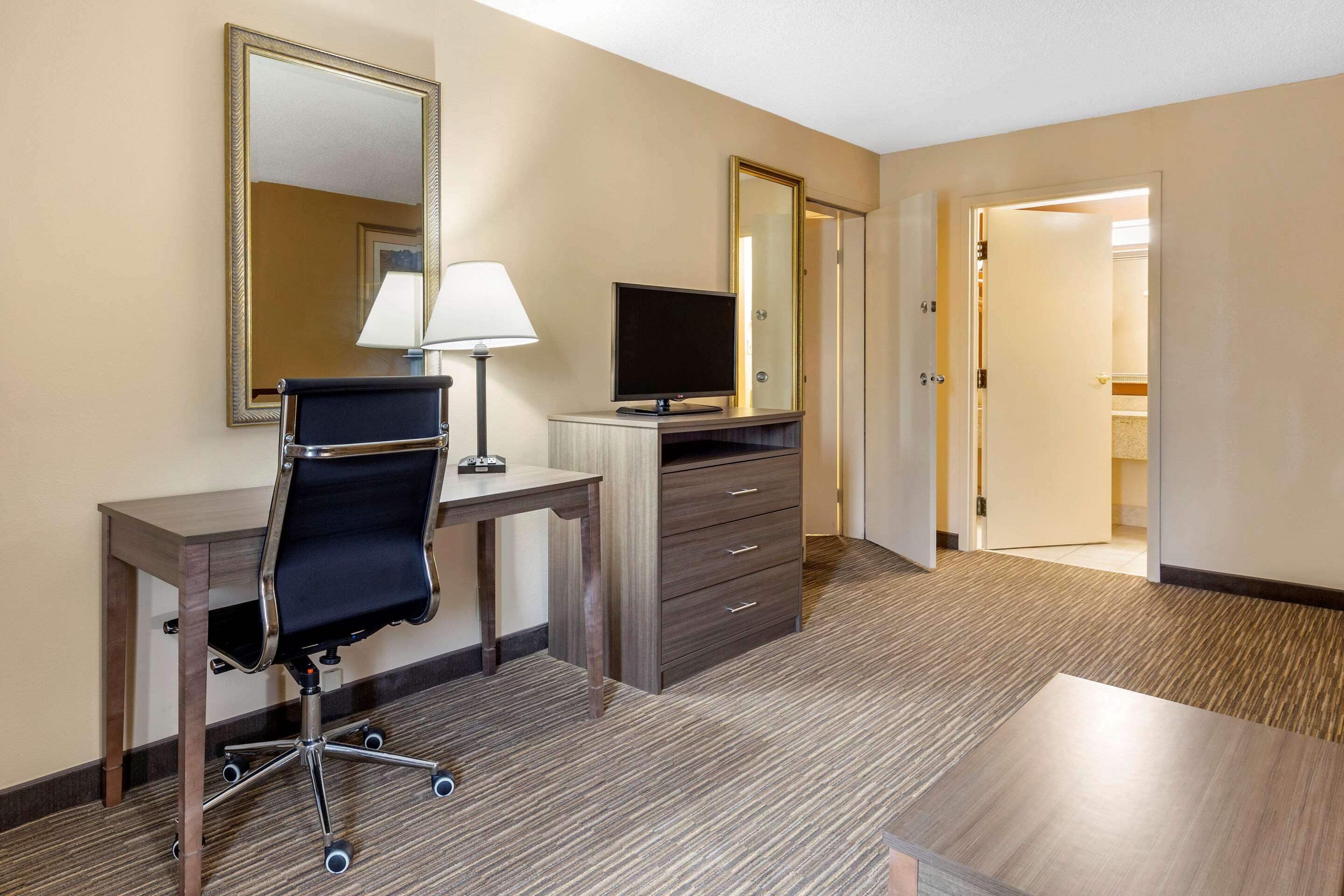 Quality Inn & Suites Hanes Mall Winston-Salem Ngoại thất bức ảnh